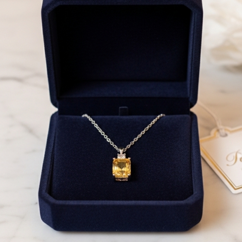 Yellow Critrine and Silver Pendant Necklace